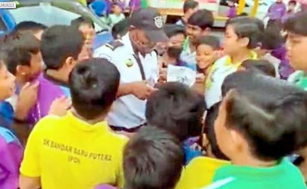 为怡保小学保安人员送行